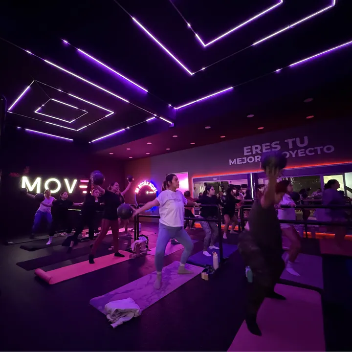 Clase con luces en MOVE Studio